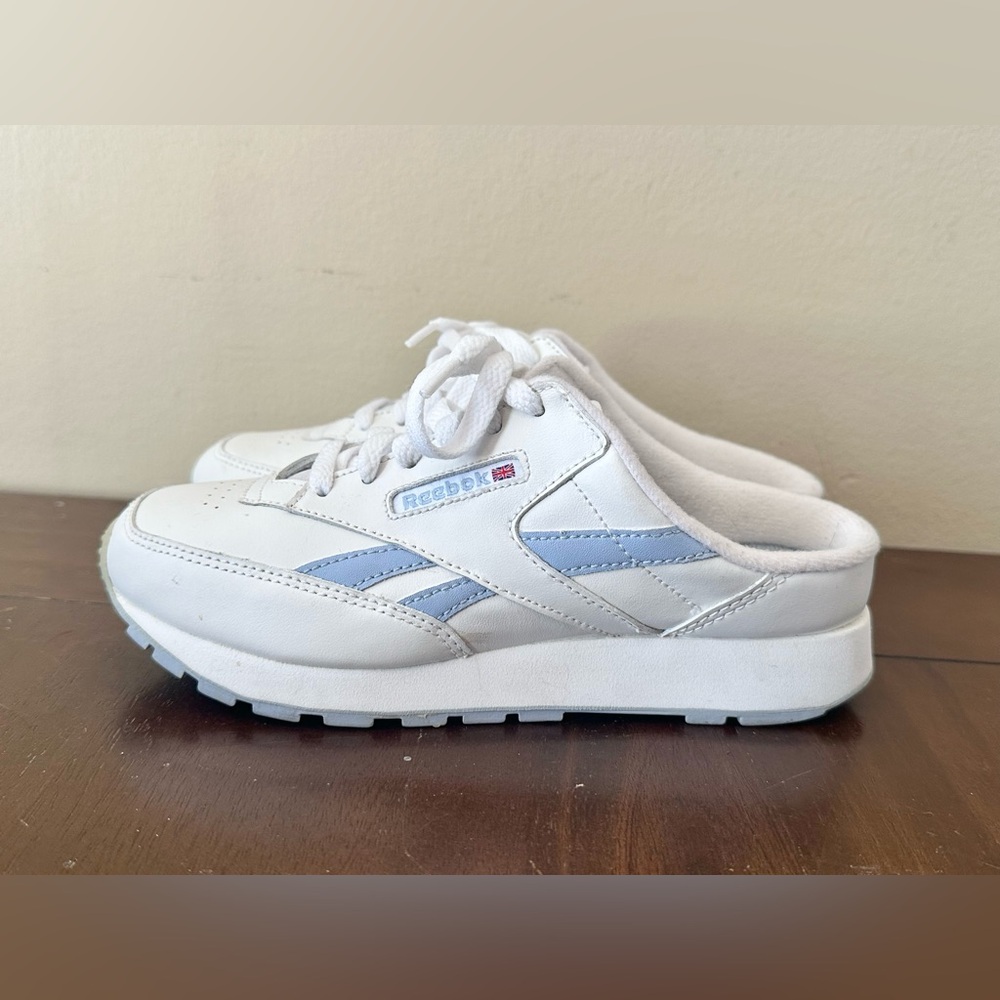 Reebok Women’s White Slide Sneaker Sz 6